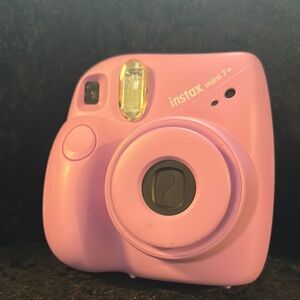 Fujifilm Instax Mini 7+ in Soft Pink